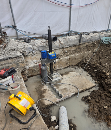 建物基礎小割解体コアボーリング工事（解体補助）