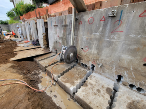 Ｌ型擁壁改修工事（コアボーリング＋ウォールソーイング）