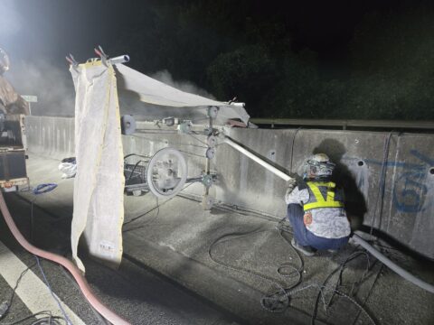 高速道路 中央分離帯ワイヤーソー切断工事